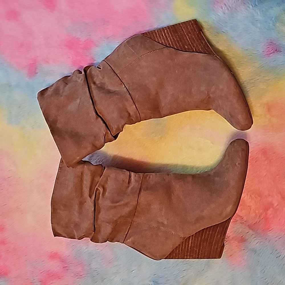 Womens size 7 taupe suede slouch ankle boot, wedge